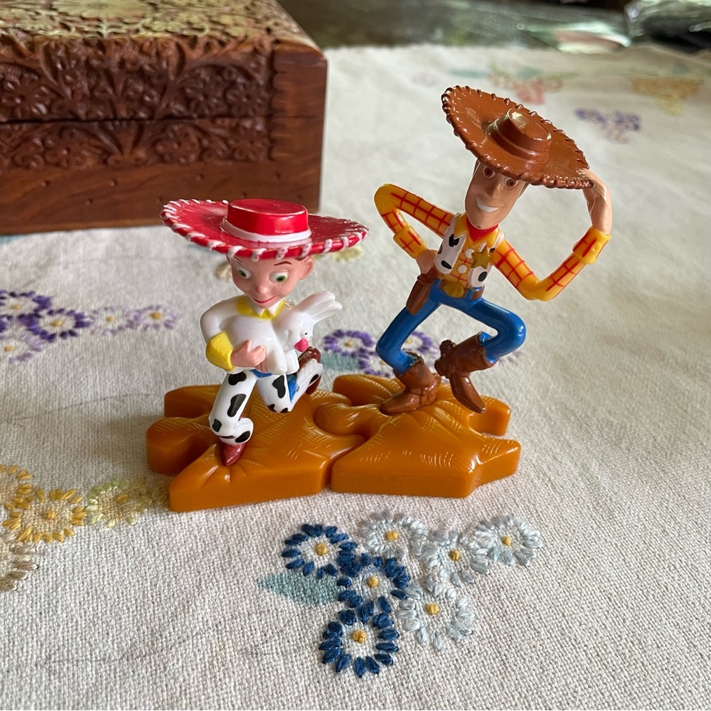Vintage Disney Toy Story 2 McDonald's Happy Meal Interlocking Woody & Jessie 4" - Picture 2 of 11